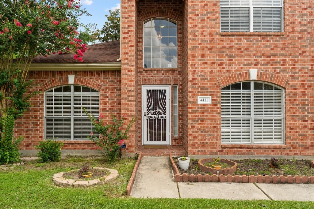 4111 Surreydon Drive - Photo 1
