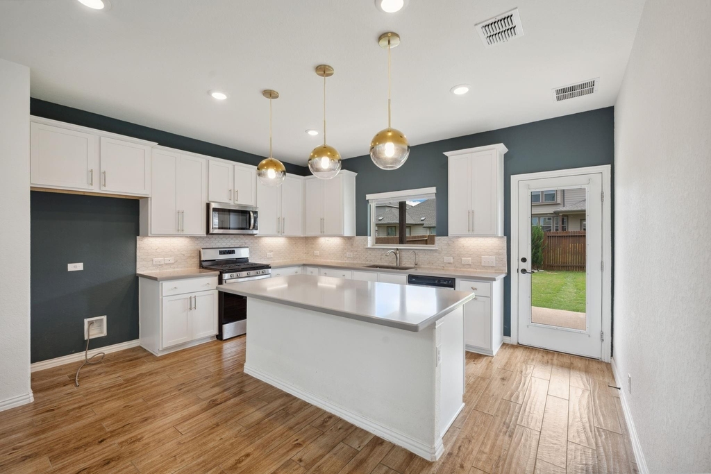 2013 Flametree Avenue - Photo 4