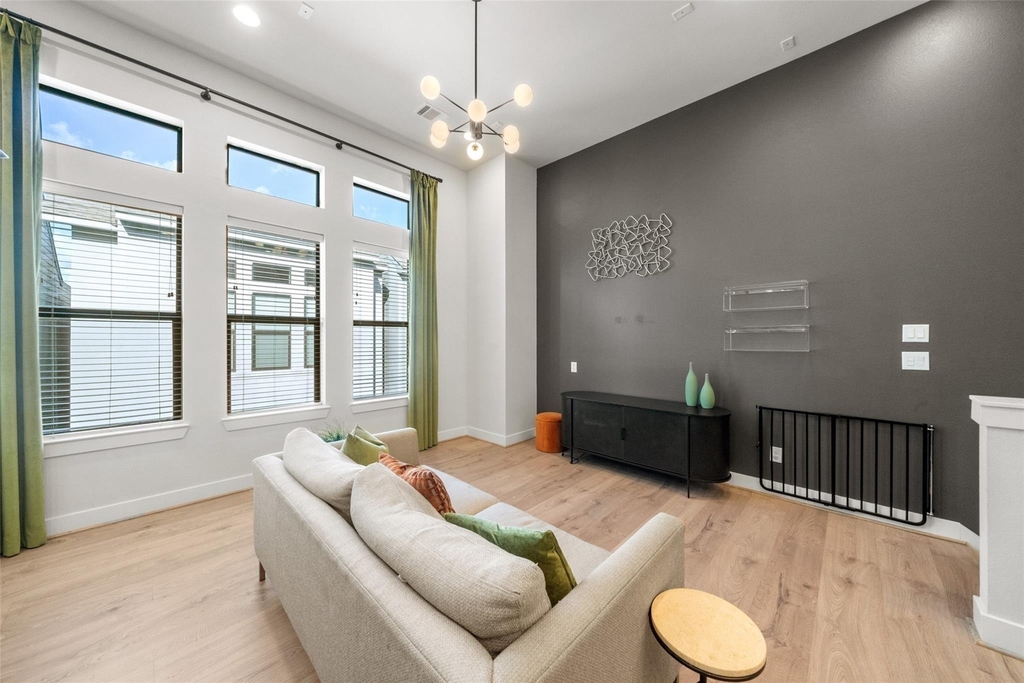 2616 Riverside Drive - Photo 6