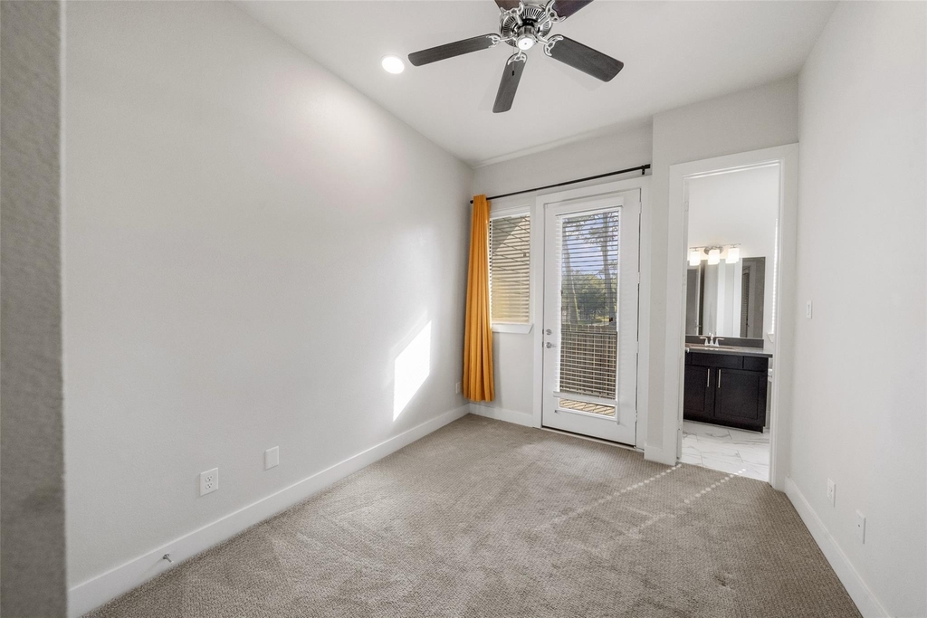 2616 Riverside Drive - Photo 2