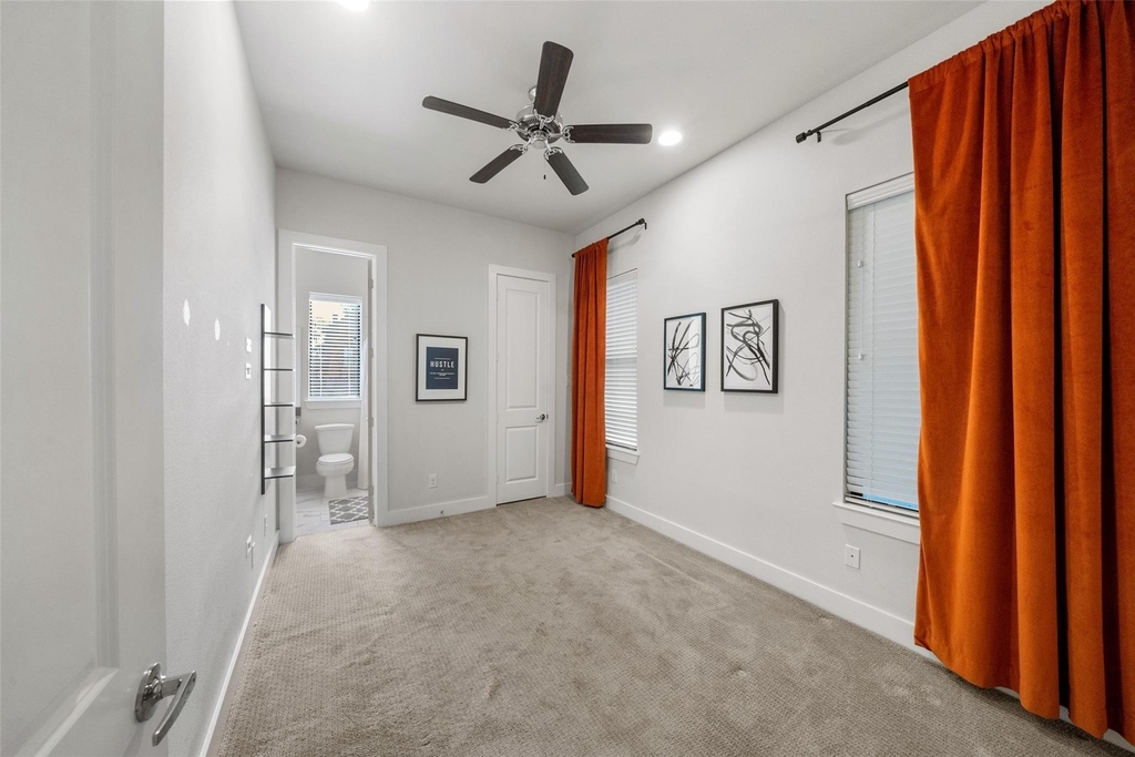 2616 Riverside Drive - Photo 4