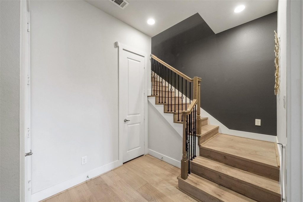 2616 Riverside Drive - Photo 5