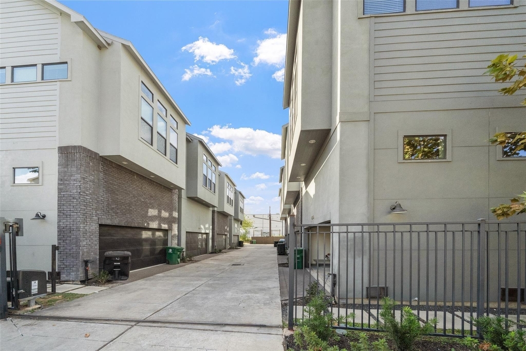 2616 Riverside Drive - Photo 25