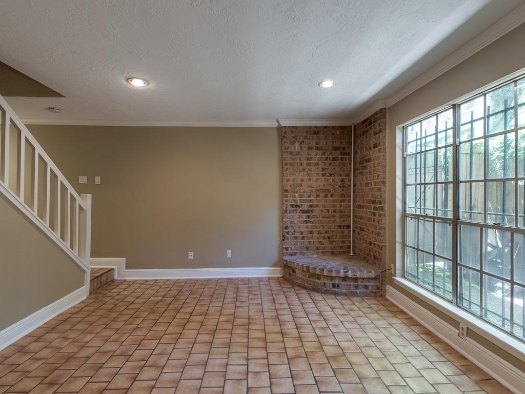 12 Hyde Park Boulevard - Photo 3