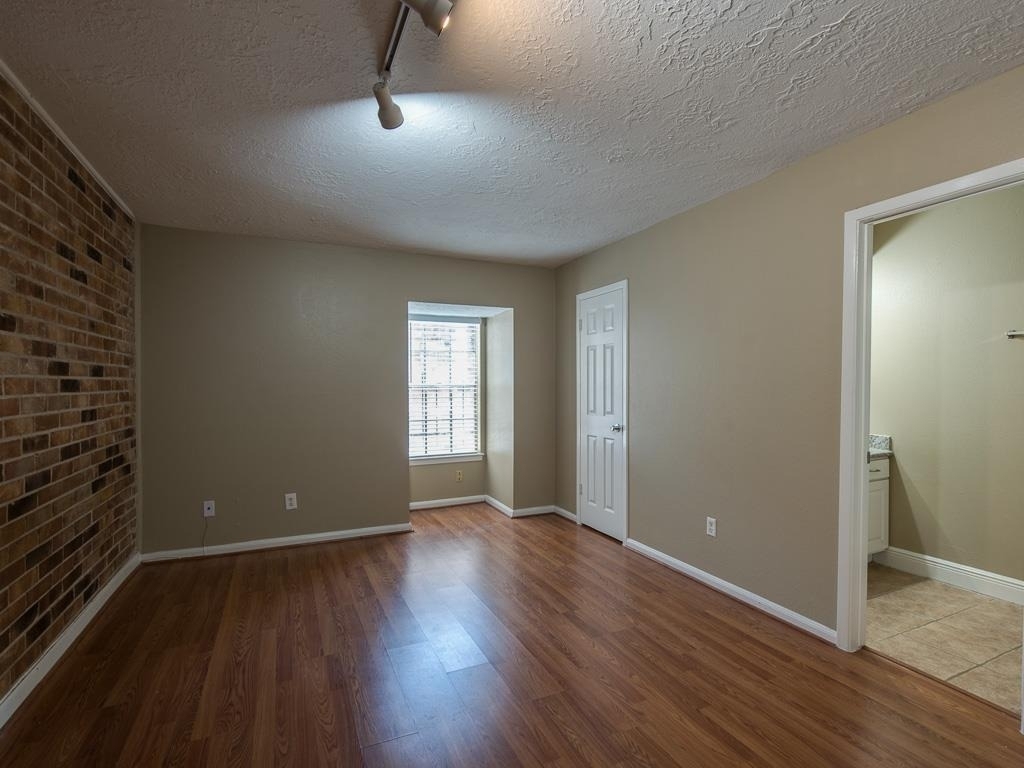 12 Hyde Park Boulevard - Photo 10