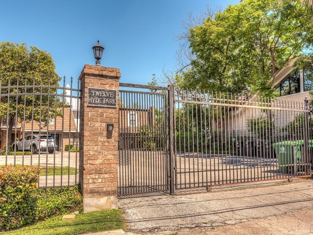 12 Hyde Park Boulevard - Photo 0