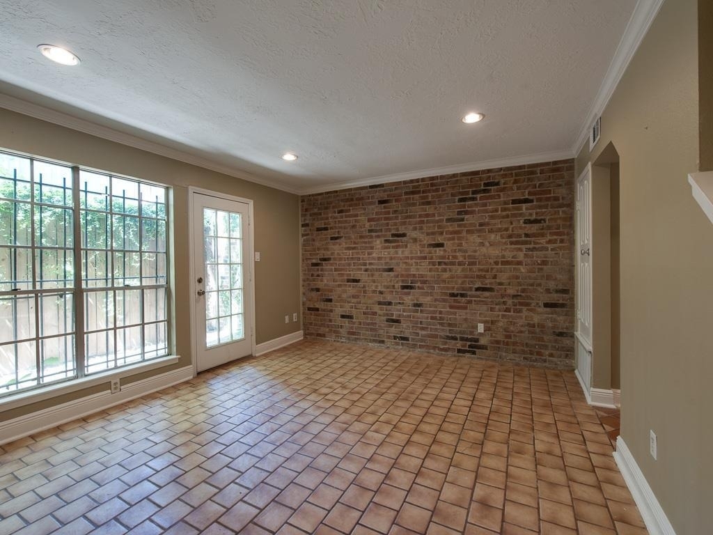 12 Hyde Park Boulevard - Photo 4
