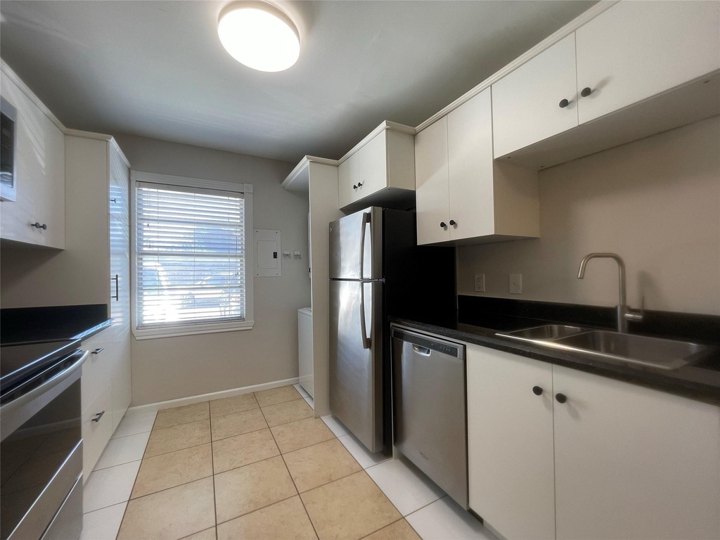 1502 Heights Boulevard - Photo 5
