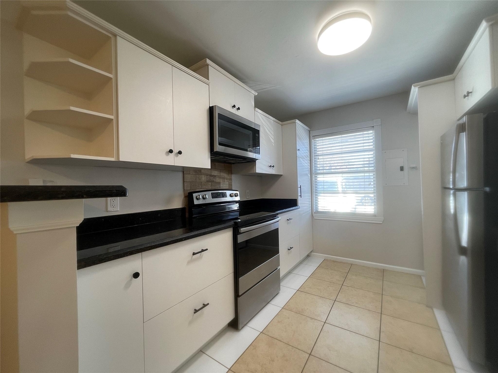 1502 Heights Boulevard - Photo 4