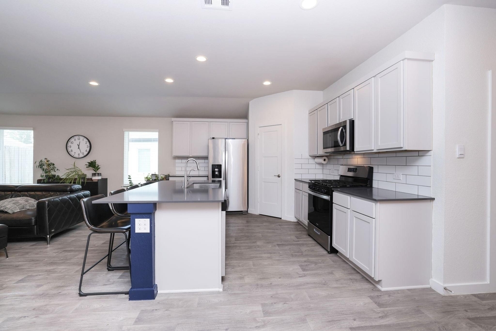 14209 Silver Maple Court - Photo 16