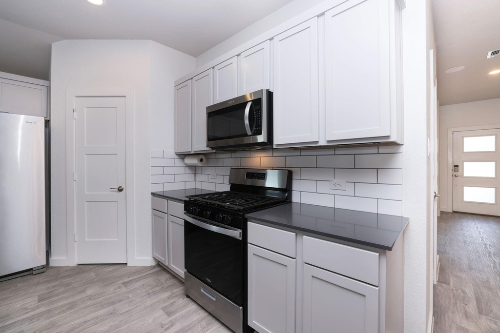 14209 Silver Maple Court - Photo 17