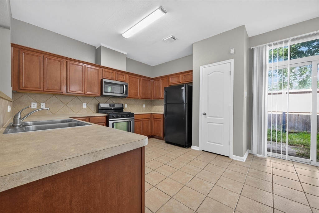 8126 Montague Manor Lane - Photo 14