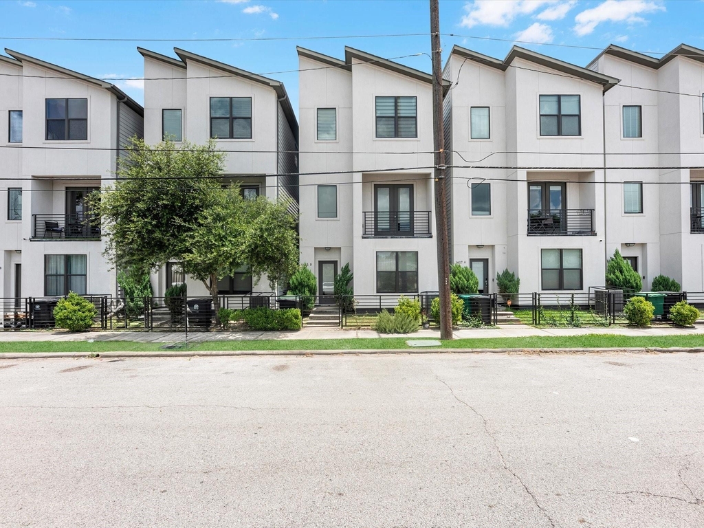 1615 Milby Street - Photo 0