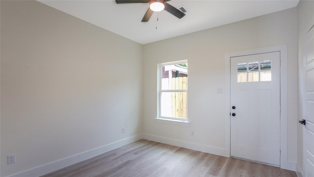 1315 Knight Street - Photo 10