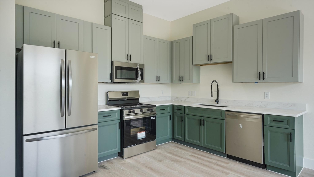 1315 Knight Street - Photo 2