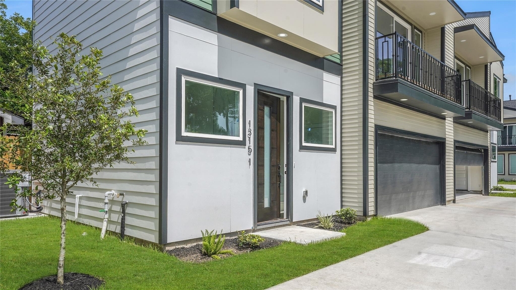 1315 Knight Street - Photo 0