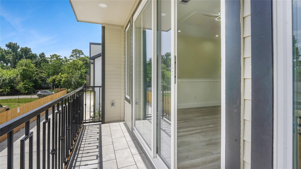 1315 Knight Street - Photo 6