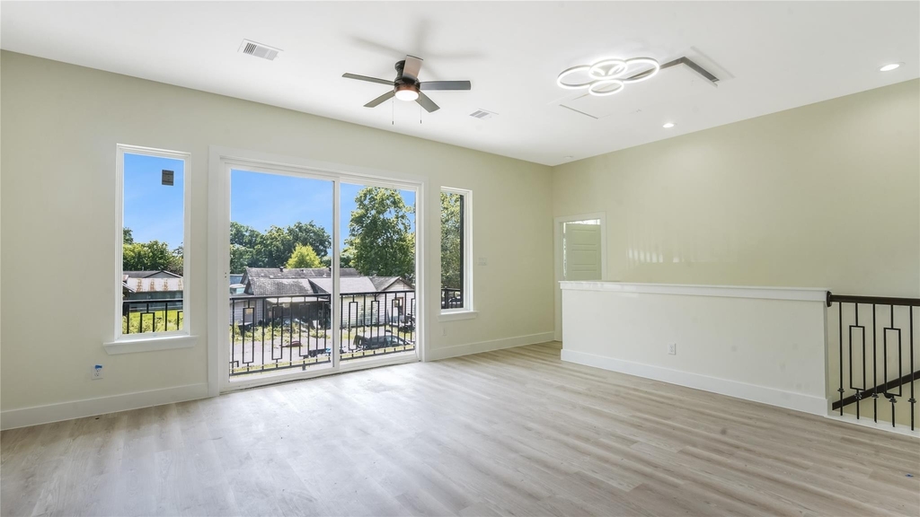 1315 Knight Street - Photo 5