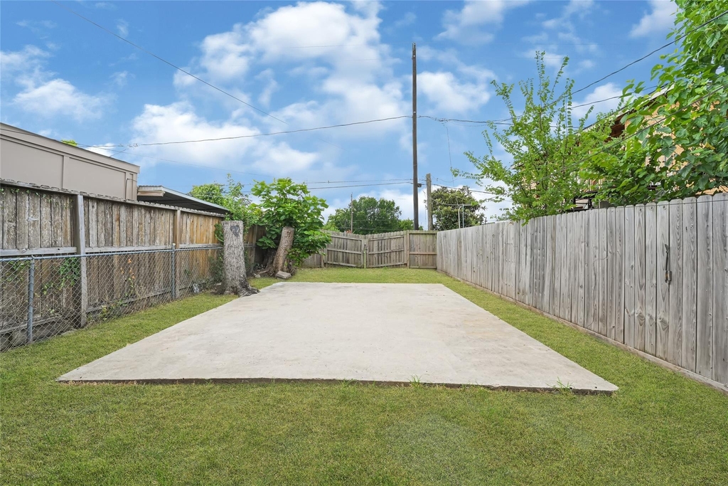 306 E 38th Street - Photo 23