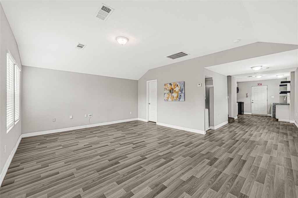 306 E 38th Street - Photo 4