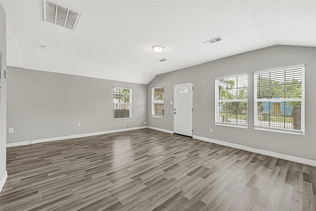 306 E 38th Street - Photo 5