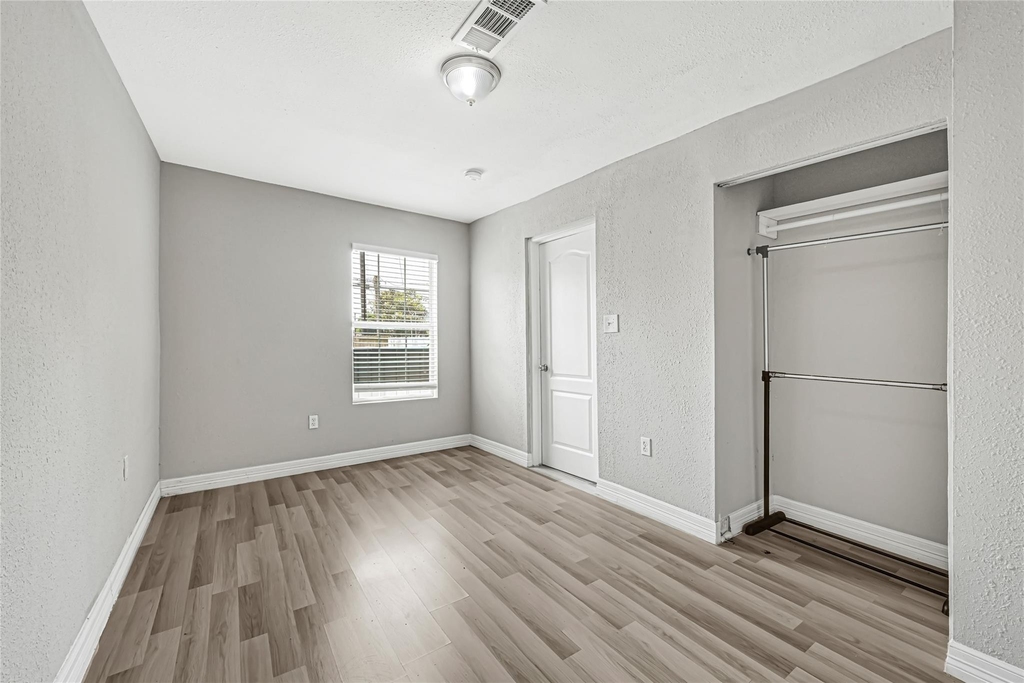 306 E 38th Street - Photo 14