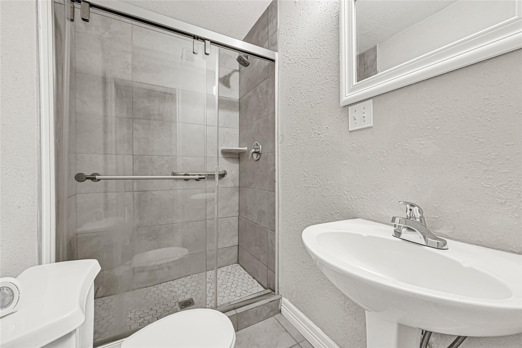 306 E 38th Street - Photo 20