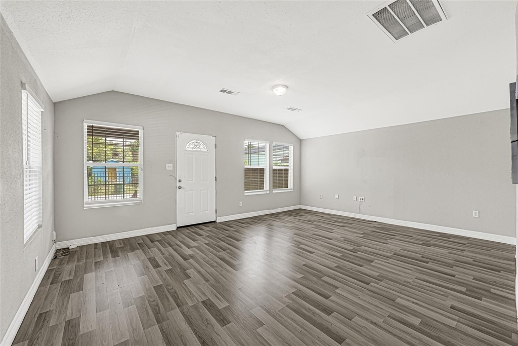 306 E 38th Street - Photo 6
