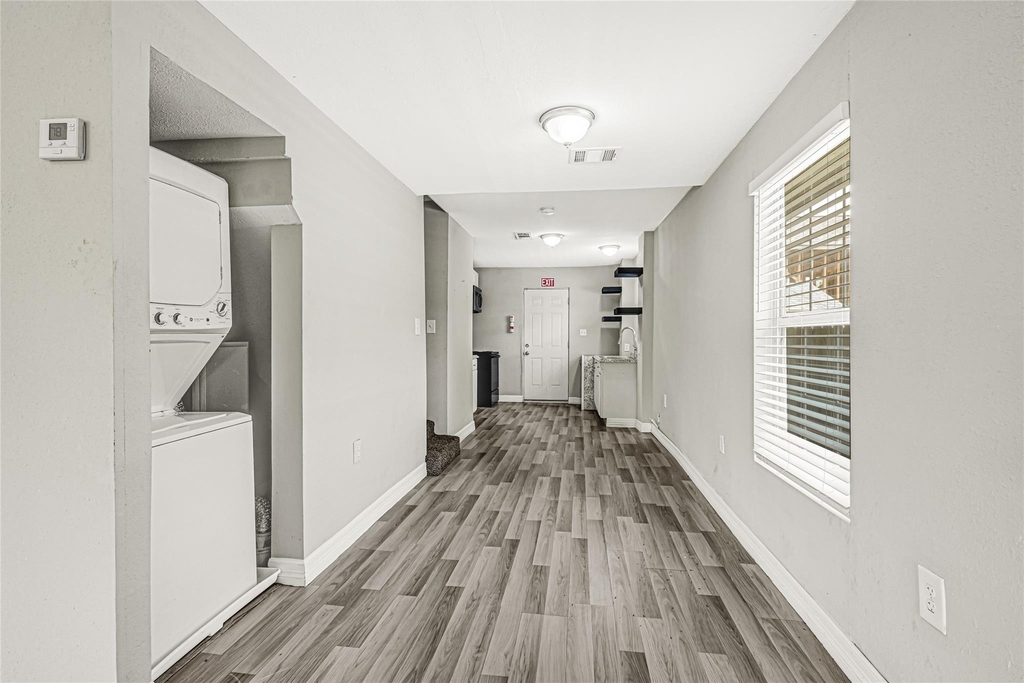 306 E 38th Street - Photo 7