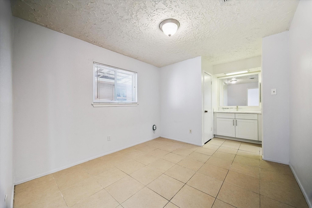 6407 S Briar Bayou Drive - Photo 8