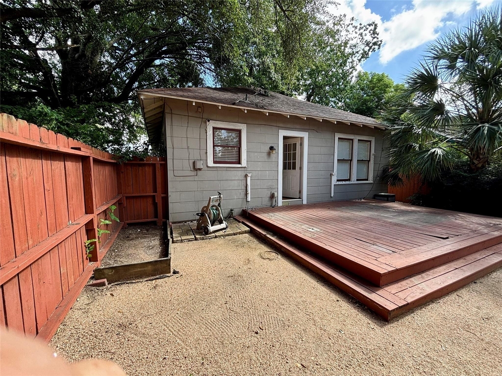 1039 Robbie Street - Photo 10
