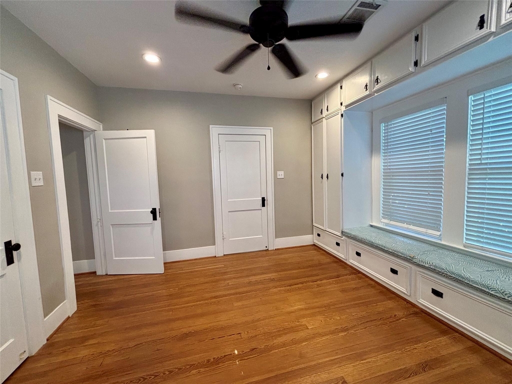 1039 Robbie Street - Photo 2