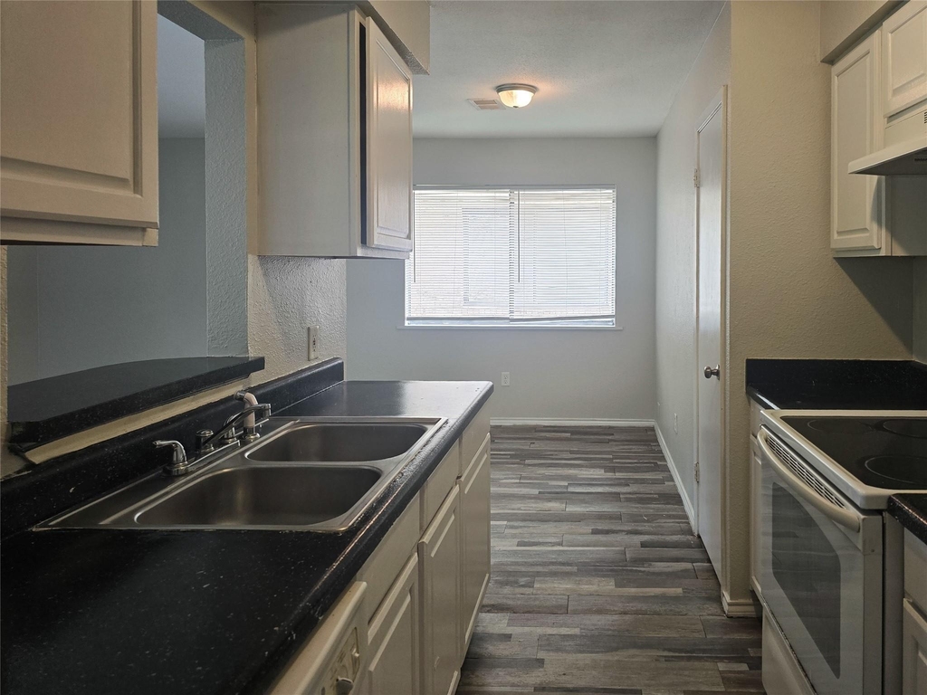 398 Duroux Road - Photo 0