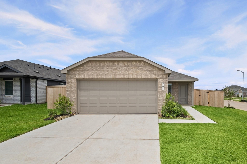 702 Umbrella Tree Drive - Photo 1