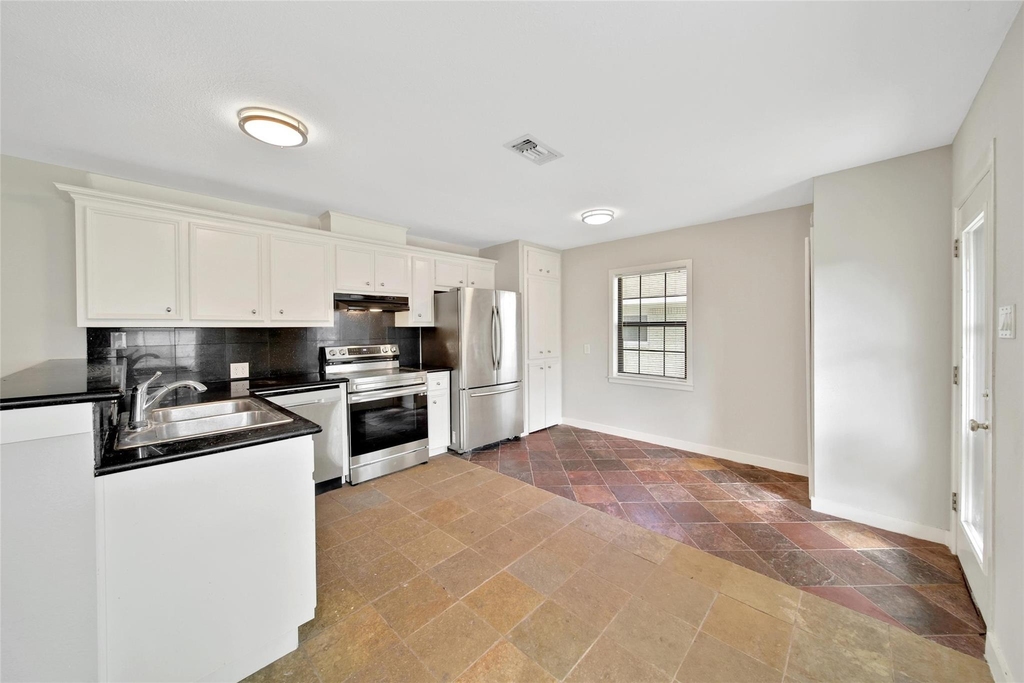 3315 S Braeswood Boulevard - Photo 11