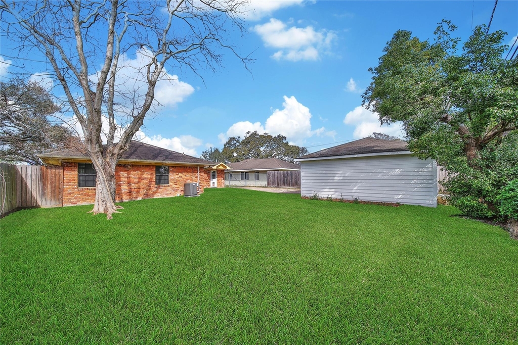 3315 S Braeswood Boulevard - Photo 3