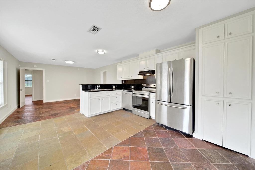 3315 S Braeswood Boulevard - Photo 9