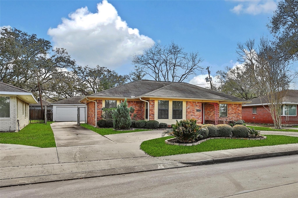 3315 S Braeswood Boulevard - Photo 2