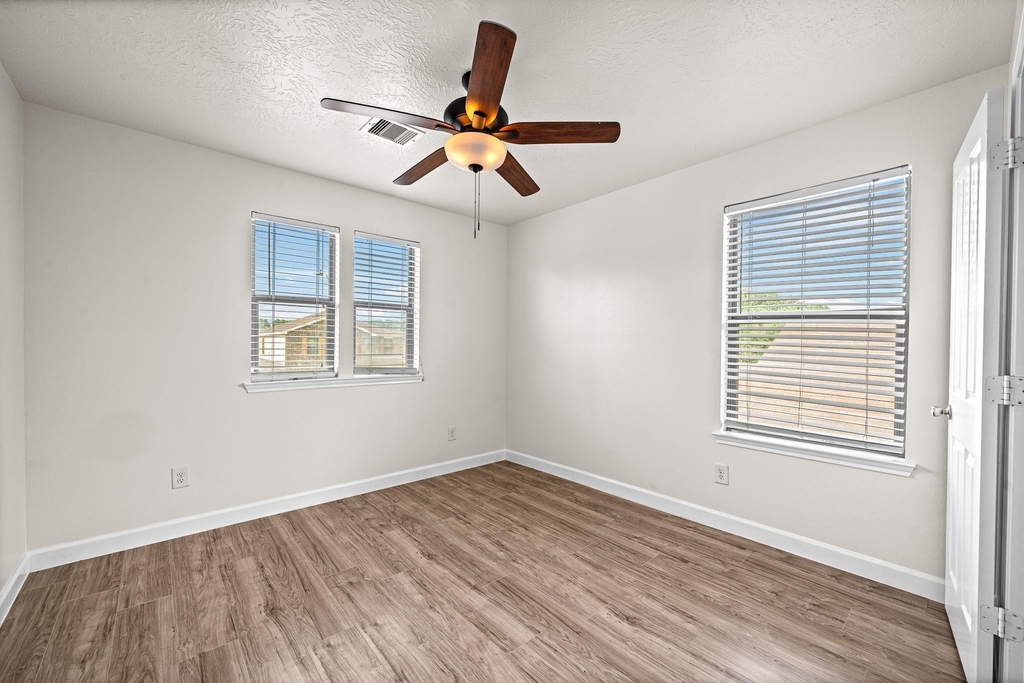 15623 Harris Canyon Lane - Photo 32