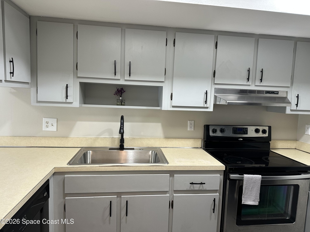 1424 Croftwood Drive - Photo 2