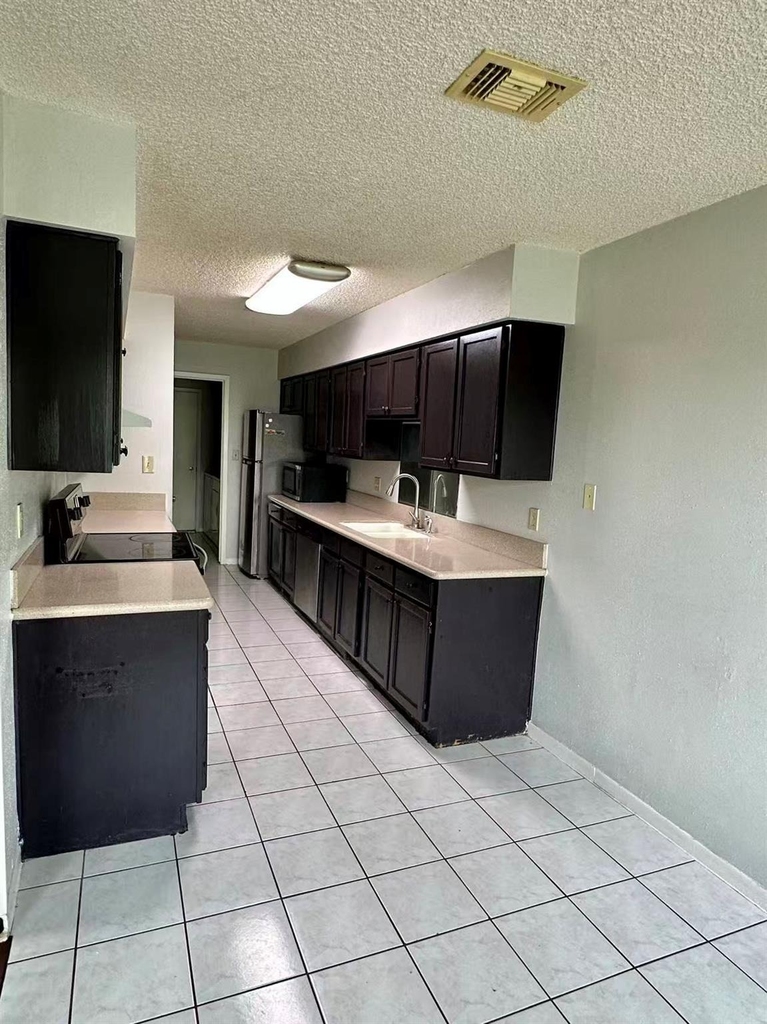 2535 Planters Row - Photo 8
