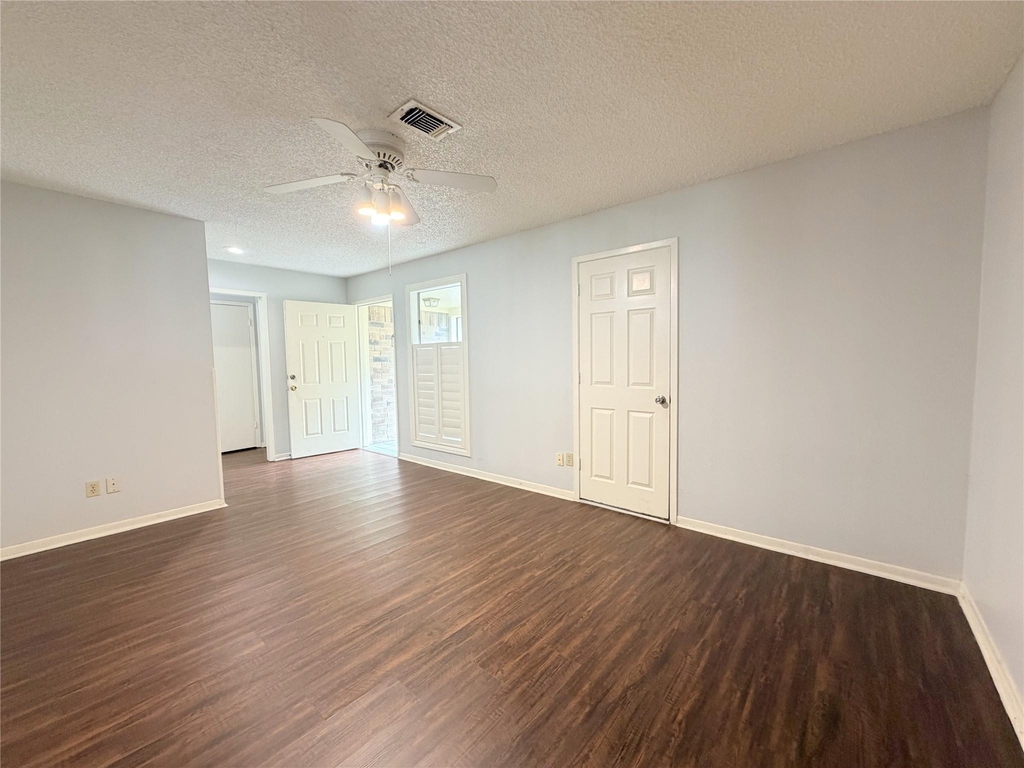 2535 Planters Row - Photo 3