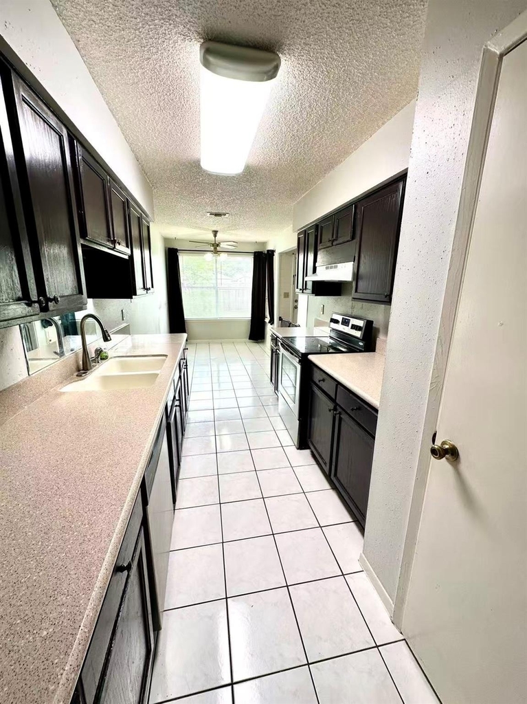 2535 Planters Row - Photo 7