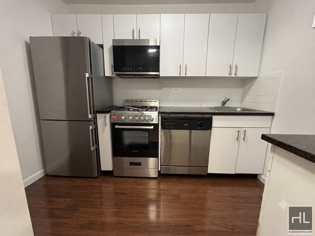 E 82 St - Photo 1