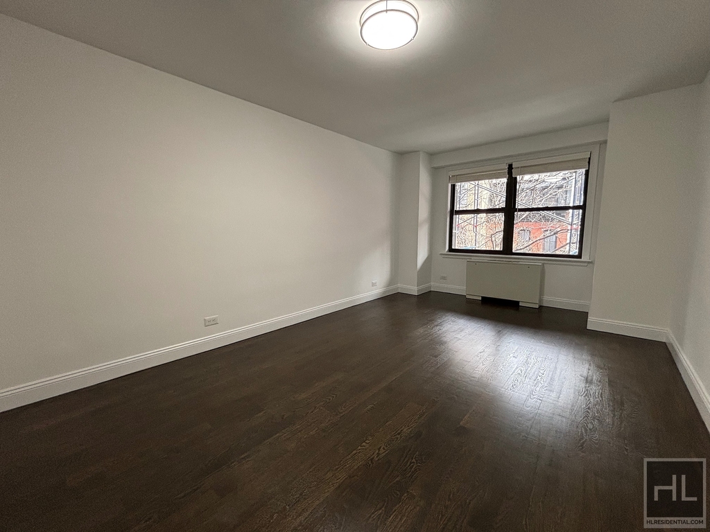 E 82 St - Photo 5