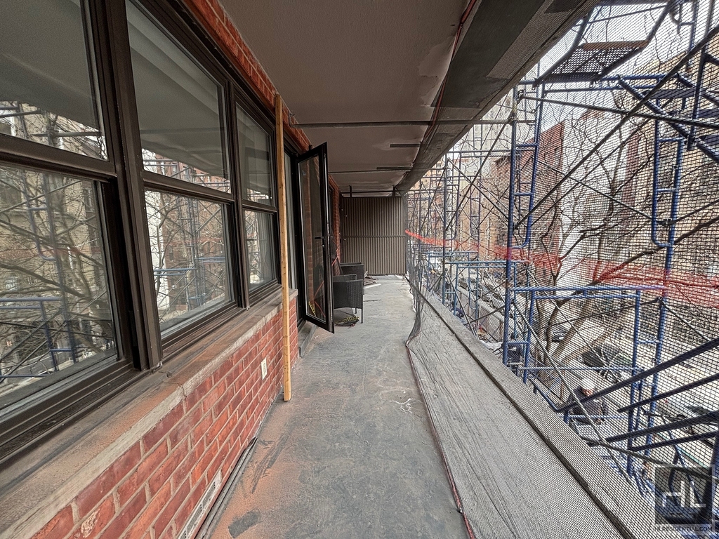E 82 St - Photo 3