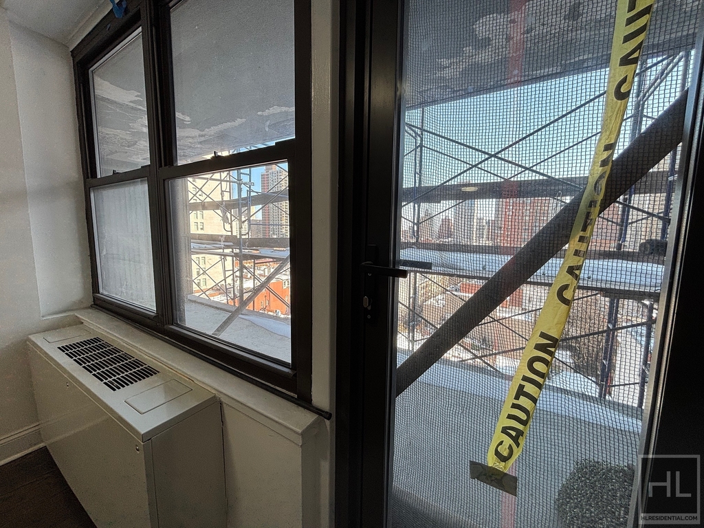 E 82 St - Photo 2