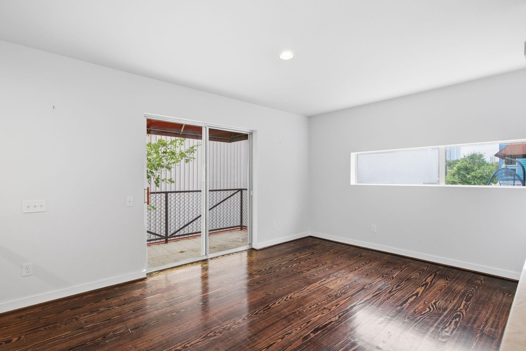 2934 Commerce Street - Photo 15