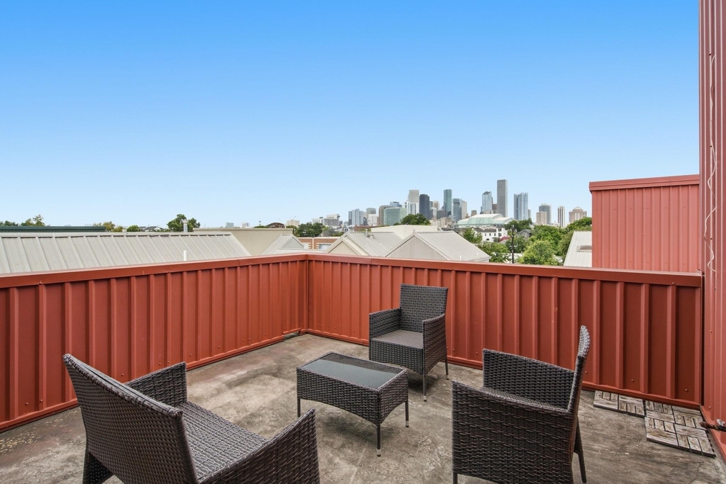 2934 Commerce Street - Photo 3