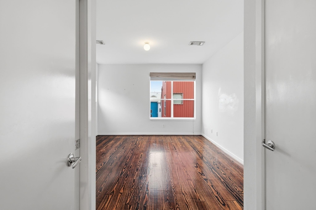 2934 Commerce Street - Photo 17